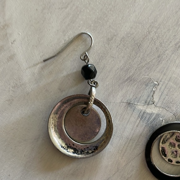 Black and silver drop earrings - Picture 3 of 4